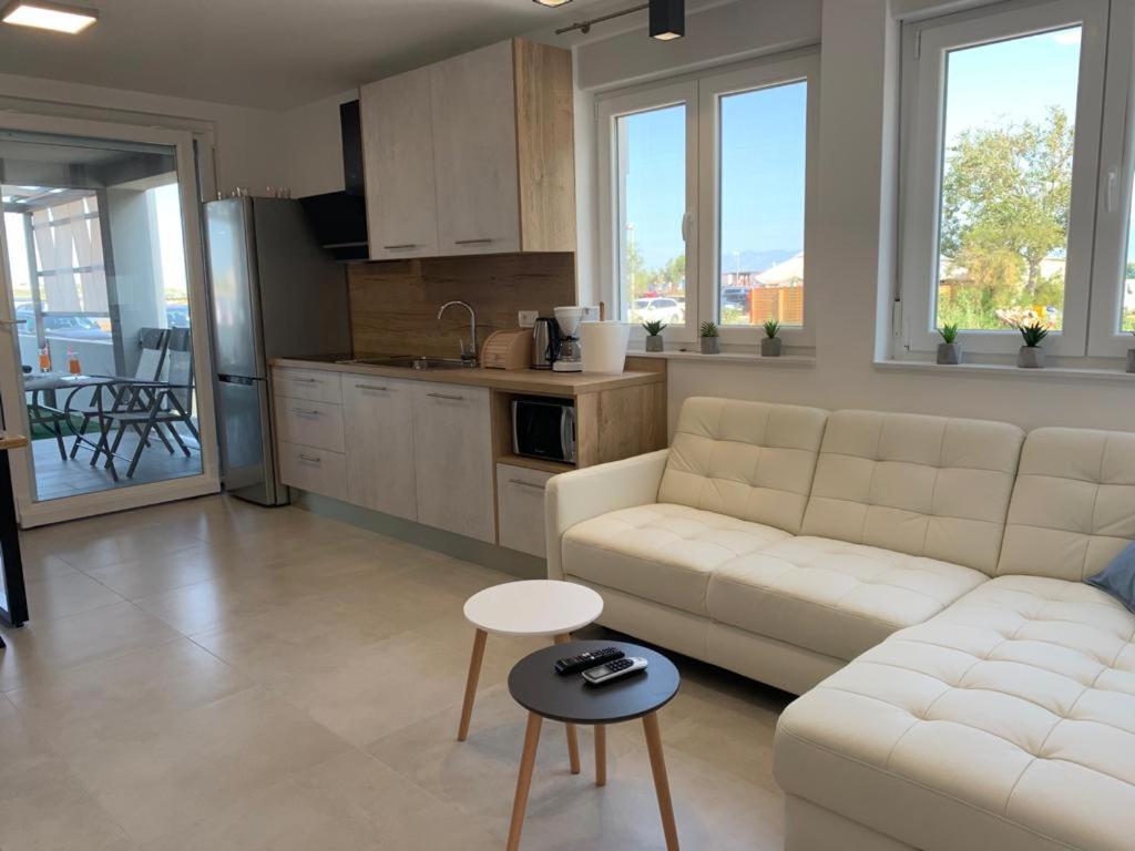 Apartmani Sunside נין מראה חיצוני תמונה
